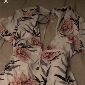 Floral romper size larg